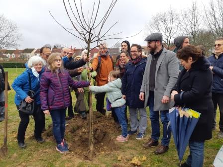 Lire la suite à propos de l’article Verger de la Sourderie : le premier arbre est planté !